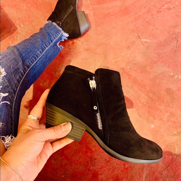 Black Basic Comfortable Low Heel Zipper Bootie - Picture 6 of 8